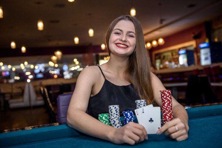Ilustrasi kartu terbuka di meja blackjack